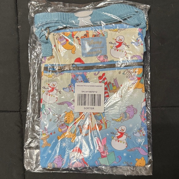 ⬇️sale⬇️ Loungefly Winnie the Pooh and Friends Crossbody Bag- Christmas … - Picture 6 of 9